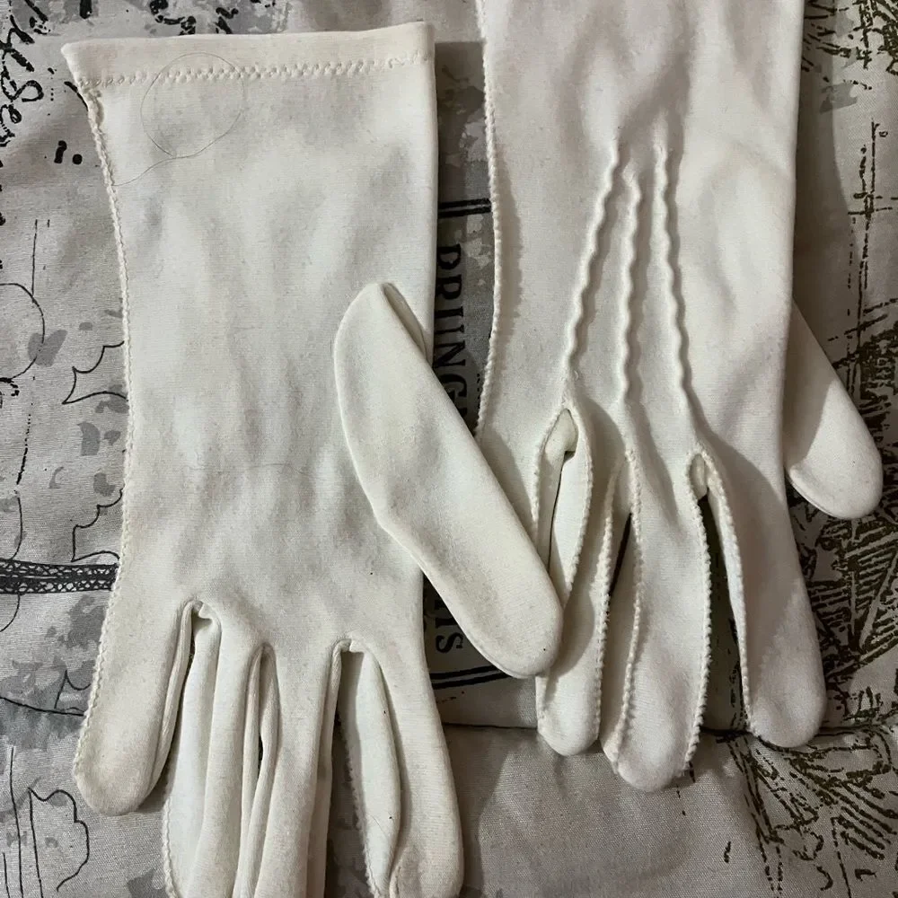 Vintage Gingerbread Elegant White Gloves
